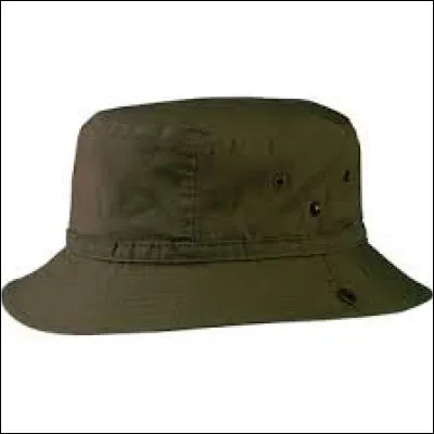 Un chapeau qui devient &agrave; la mode, merci Gradur !