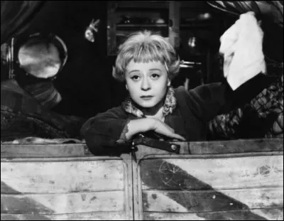 Quel cinéaste italien a réalisé le film "La Strada" (1954) ?