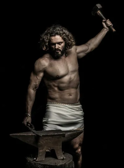 Où se trouvait l'atelier terrestre du dieu forgeron Héphaïstos ?