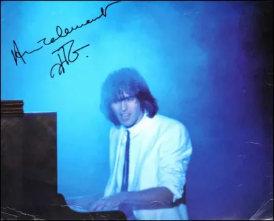 De quel instrument ne joue-t-il pas ?