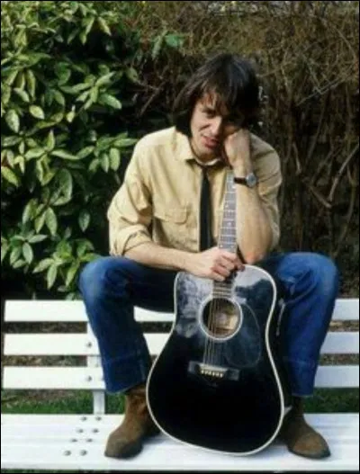 Quand sort-il son premier album solo ?