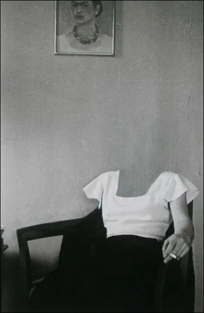 Quand tu te regardes dans le miroir, tu vois :