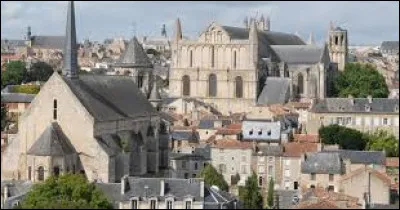 Dans quel département se situe la ville de Poitiers ?