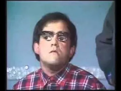 Cochez la phrase qui va correctement avec le sketch !