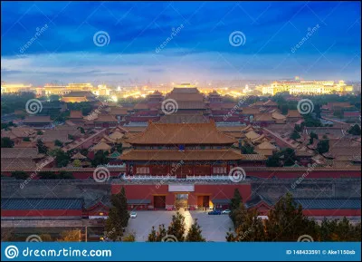 Parmi ces monuments, lequel se situe à Pékin ?