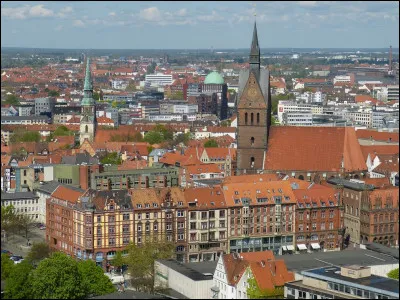 Grande ville allemande de 530 000 habitants, capitale du Land de Basse-Saxe :