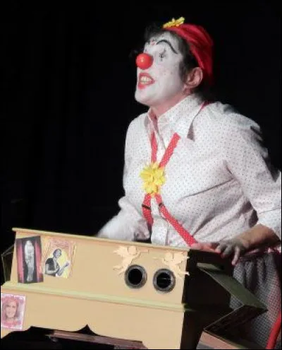 Né en Tunisie et mort en France, il personnifia le clown pour de nombreux enfants, il se prénommait Achille !