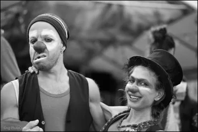 Grimm, Phyllis et Loomis cambriolent une banque, mais pour s'enfuir de New-York, c'est une autre histoire !