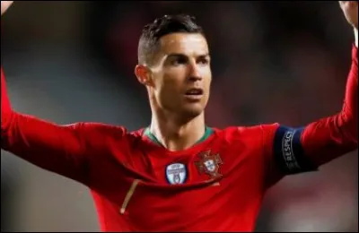 Elle est spécialisée dans la création de sous-vêtements.