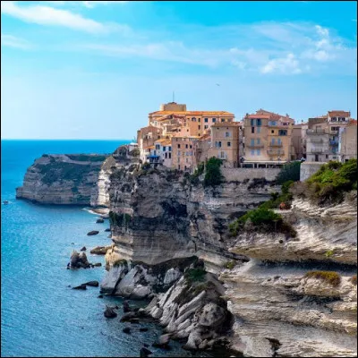 Dans quel département français se situe Bonifacio ?