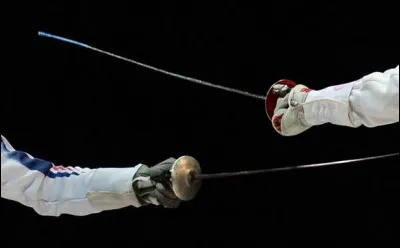 Quelle est la langue officielle internationale de l'escrime ?