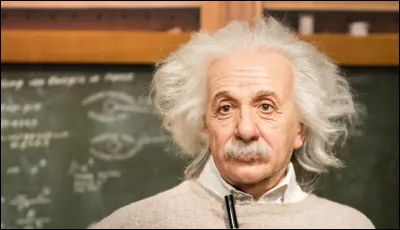 Albert Einstein (1879-1955) fut successivement allemand, apatride, autrichien puis am&eacute;ricain. Quelle autre nationalit&eacute; eut-il jusqu'&agrave; sa mort ?