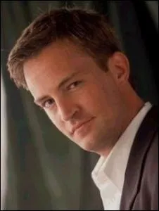 Dans la saison 4 quel personnage de Friends fait une apparition en gueststar ?