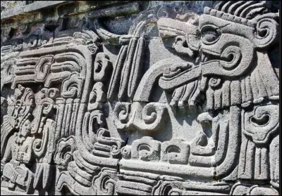 Quel peuple s'est allié à Cortès pour battre leurs rivaux de toujours, les Aztèques de Tenochtitlan ?