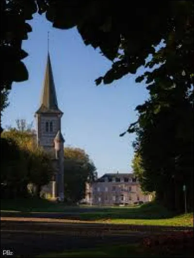 Nous sommes en Normandie devant l'église de la Trinité de La Crique. Commune du Pays de Bray, elle se situe dans le département ...