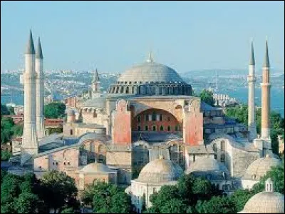 Istanbul est une ville de Turquie. Mais quel a été son premier nom ?