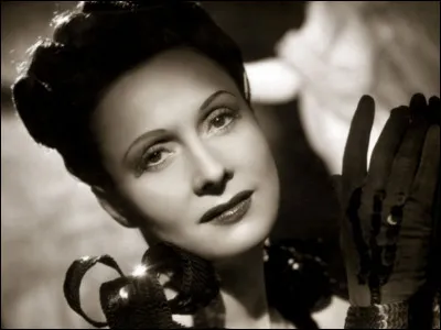 Qui accompagne Arletty dans le film de Marcel Carné "Les Enfants du paradis" ?