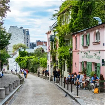 Quel monument domine la butte Montmartre &agrave; Paris ?