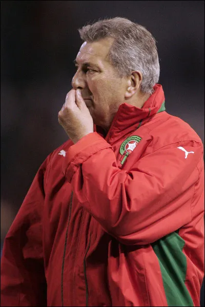 Homme écharpé, c'est le...