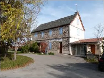 Nous sommes en Occitanie, à Trévien. Commune de l'arrondissement d'Albi, dans le Ségala, elle se situe dans le département ...