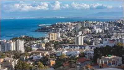 Où se situe Annaba ?