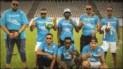 Complétez : "J'ai passé la bague à Tchikita...