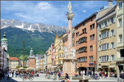 Ville autrichienne de 300 000 habitants, capitale du Tyrol :
