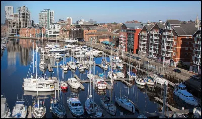 Ville anglaise de 130 000 habitants, situ&eacute;e dans l'East-Anglia, chef-lieu du Suffolk :