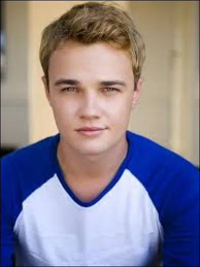 Cam est le copain de :