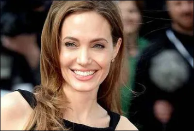 Son nom est Jolie, quel est son prénom ?