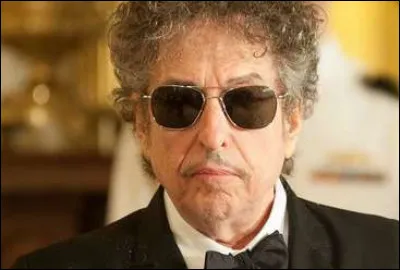 Son nom est Dylan quel est son prénom ?