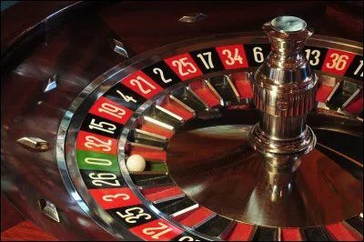 Pas comme passe : on entend souvent le croupier annoncer, par exemple "22 noir, pair et passe", que signifie "passe" au jeu de roulette française ?