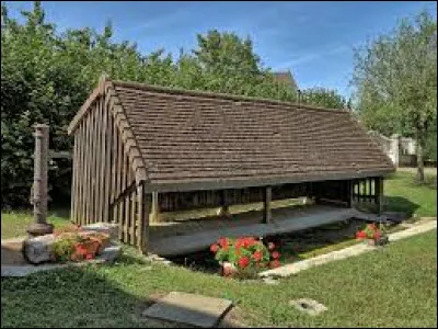 Vous avez sur cette image le lavoir du Tremblois. Commune de Bourgogne-Franche-Comté, dans l'arrondissement de Vesoul, elle se situe dans le département ...
