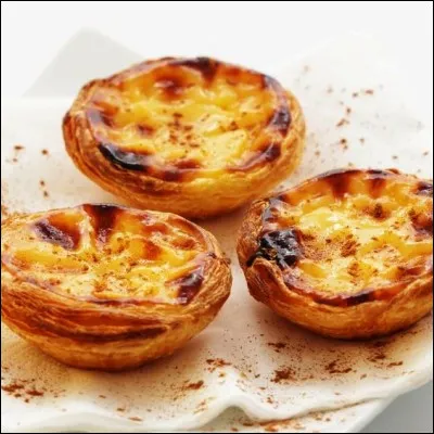 Quelle p&acirc;tisserie portugaise &agrave; base de p&acirc;te feuillet&eacute;e et de cr&egrave;me aurait &eacute;t&eacute; cr&eacute;&eacute;e par des religieuses de la ville de Bel&eacute;m ?