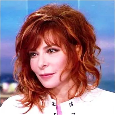 Quel tube de Myl&egrave;ne Farmer commence par les mots "Cendre de lune" ?