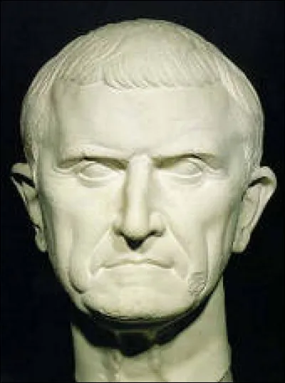 En 53 av. J.-C, c'est le premier affrontement entre les Romains et les Parthes. Crassus, triumvir et proconsul en Syrie, a lancé une campagne contre l'empire parthe. Elle se conclut par la défaite romaine ; Crassus est mis à mort par les Parthes.