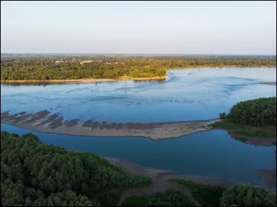 Terminons avec ce grand fleuve de Sibérie, l'Ob. Dans quelle chaîne de montagnes prend-il sa source ?