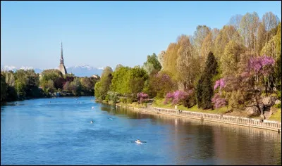 Partons vers l'Italie. Parmi ces villes, laquelle est traversée par le Pô ?