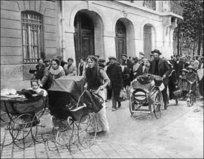 La ville est touche par  exode important. Un, une ou l' ?
