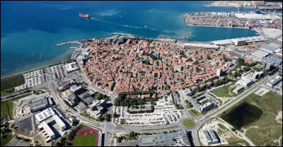Koper, ville portuaire de 50 000 habitants, se trouve en ...