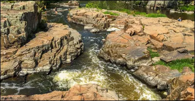 Parmi ces îles laquelle ne se situe pas dans le Pacifique ?