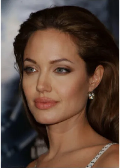 Son nom est Jolie, quel est son prénom ?