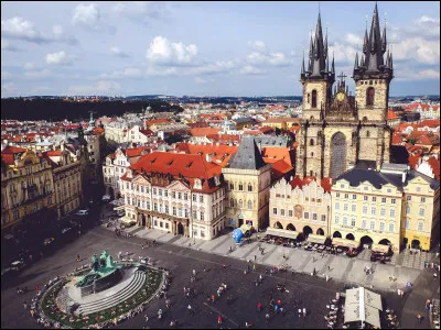 Vous allez dans la capitale tchèque, c'est à dire à ...