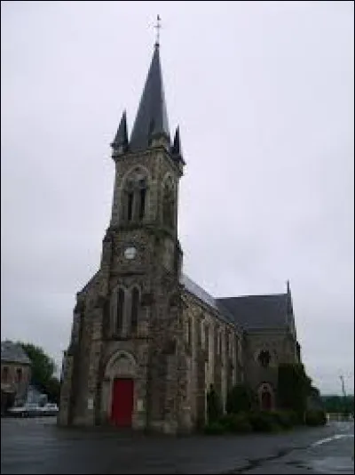 Nous sommes dans les Pays-de-la-Loire devant l'&eacute;glise de Saint-Julien-des-&Eacute;glantiers. Ancienne commune rattach&eacute;e &agrave; Pr&eacute;-en-Pail, elle se situe dans le d&eacute;partement ...