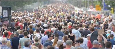 Aimes-vous être avec du monde ?