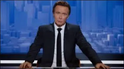 Il joue Cédric Saint Guérande, dit CSG est le présentateur préféré des français.