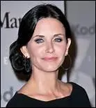 A quel ge Courteney est-elle engage par l'agence de mannequins Ford ?
