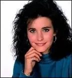 En 2009, dans quelle srie devient-elle le personnage principal ?