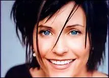 Dans quelle srie qu'elle a elle-mme ralise joue-t-elle une rdactrice de journaux  scandales prte  tout pour obtenir un scoop ?