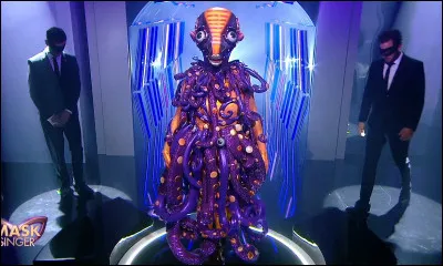 Qui était déguisée en pieuvre et a été démasquée ?